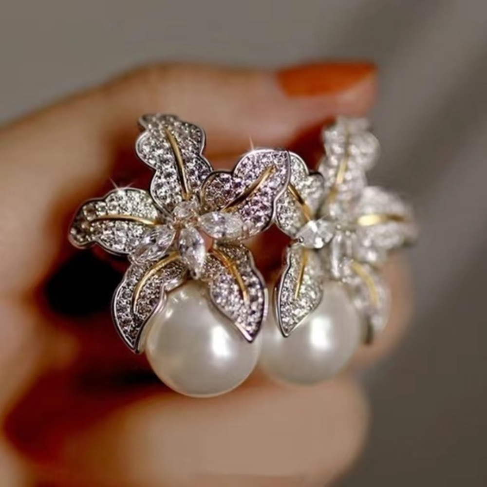 Petal flower with‎ pearl earrings